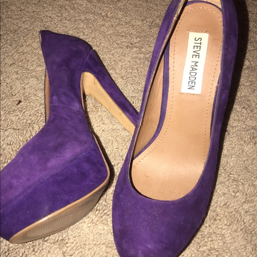 STEVE MADDEN SUEDE PUMPS